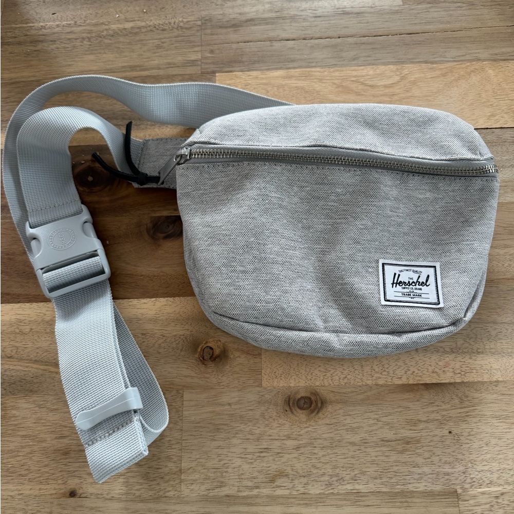 Herschel Supply Co. Light Gray Fanny Pack / Waist Bag –‎ Adjustable Strap